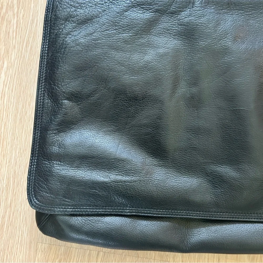 Osgoode Marley Black Flat leather Euro Messenger bag laptop